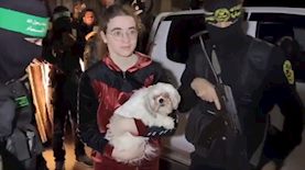 מיאה ליימברג והכלבה בלה, צילום: צילום מסך